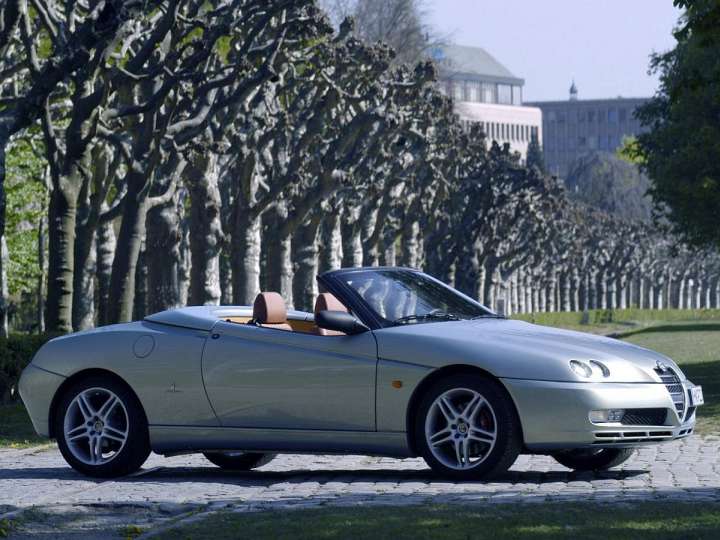 Alfa Romeo Spider (916) 2.0 i 16V T.Spark 150 HP