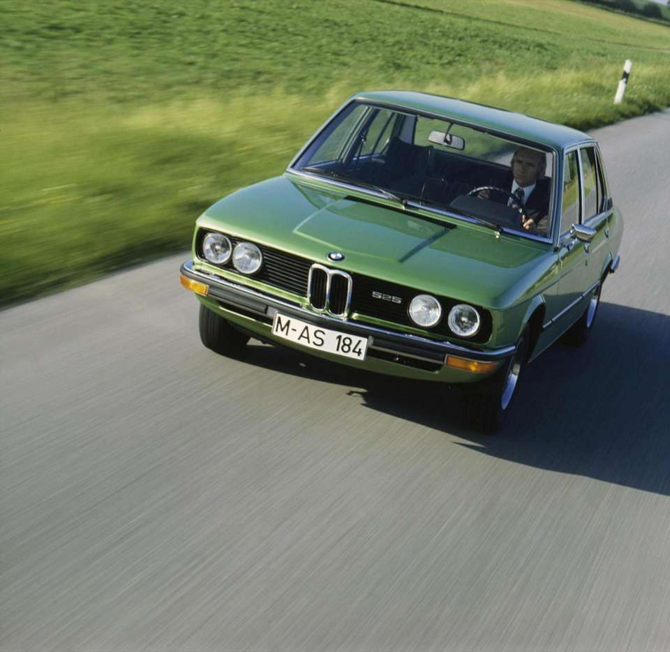 BMW 5er (E12) 525 (146Hp)