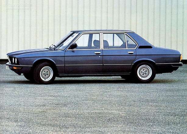 BMW 5er (E12) 525 (150Hp)