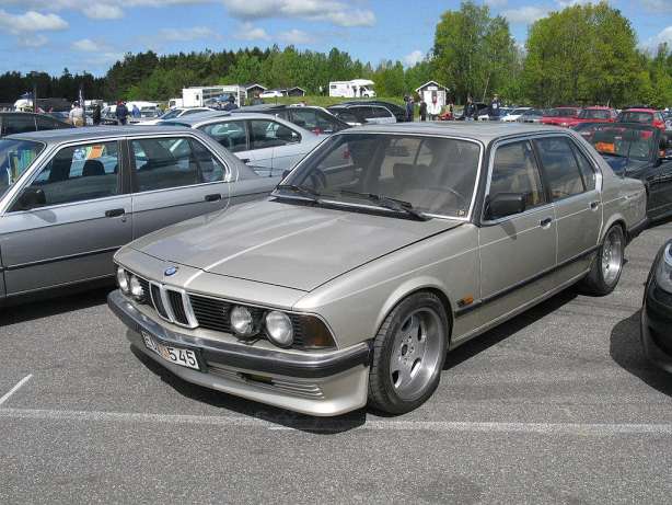 BMW 7er (E23) 733i (197Hp)