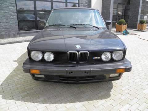 BMW M5 (E28) 3.5i (286Hp)