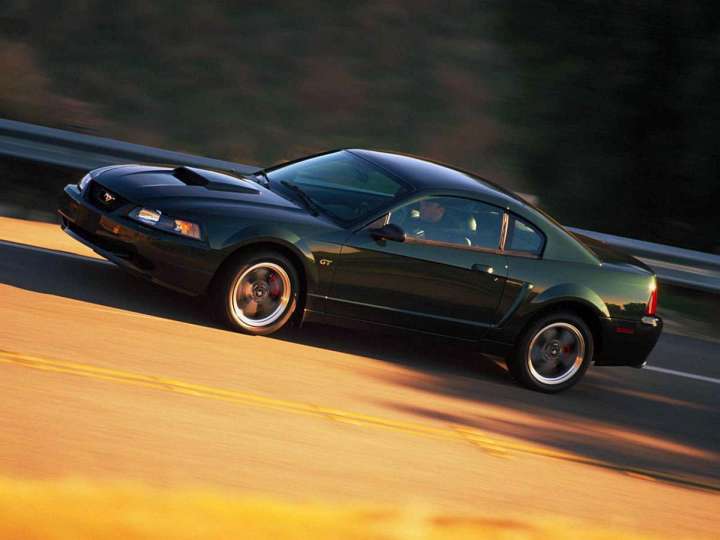 Ford Mustang IV 4.6 i V8 32V Mach I 305 HP