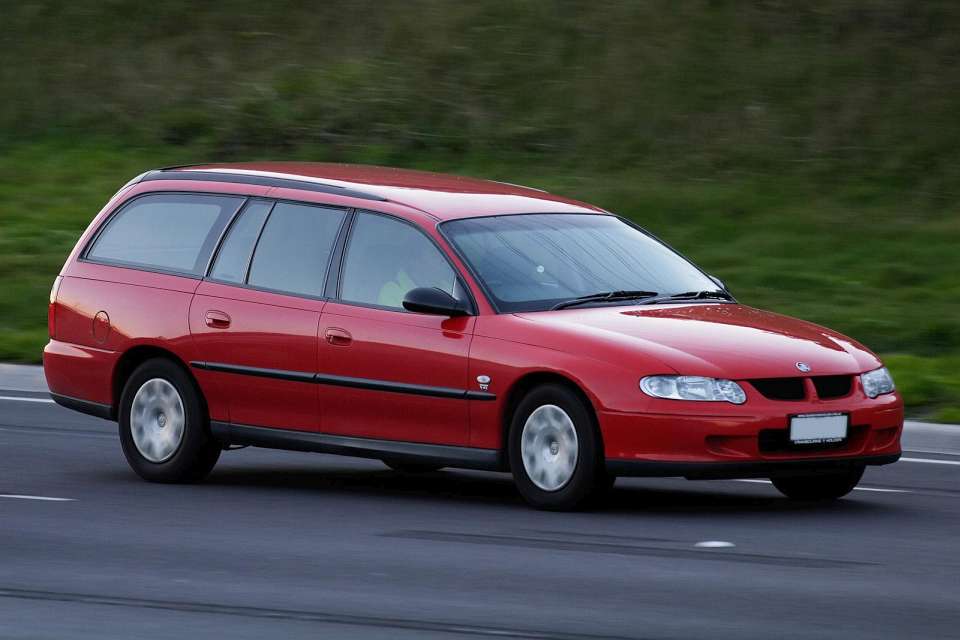 Holden Commodore Wagon (VT) 5.7 i V8 Executive 306 HP