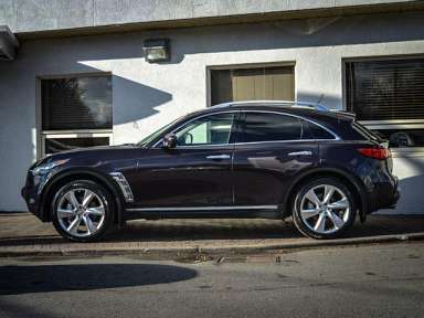 Infiniti FX50 5.0i V8 390HP