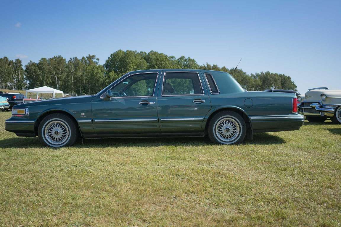 Lincoln Town Car 4.9 V8