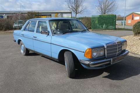 Mercedes-Benz 200 (W123) 200 (84Hp)