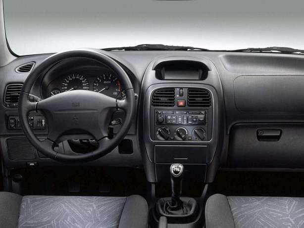 Mitsubishi Carisma Hatchback  1.6 i 16V 103 HP