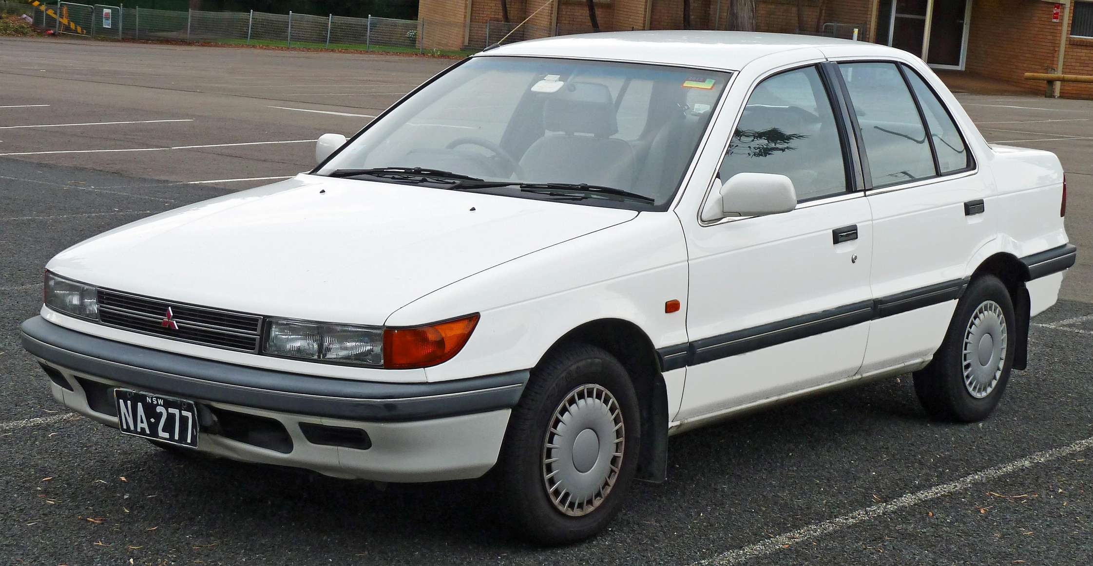 Mitsubishi Lancer IV Hatchback 1.5 C62A 84 HP