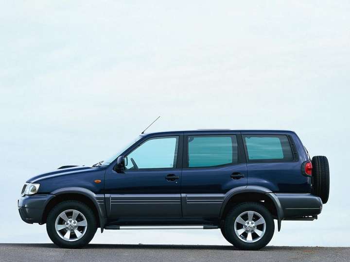 Nissan Terrano II (R20) 2.4 i 12V 3 dr 116 HP