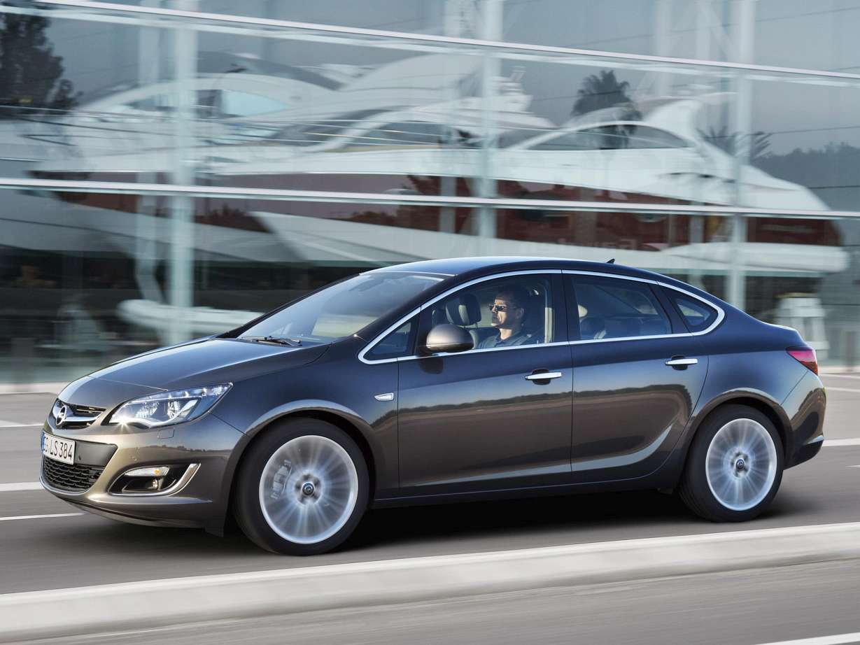 Opel Insignia Sports Tourer Facelift 1.4 MT (140 HP)