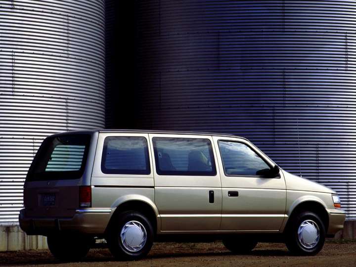 Plymouth Voyager Trio.0 i V6 144 HP