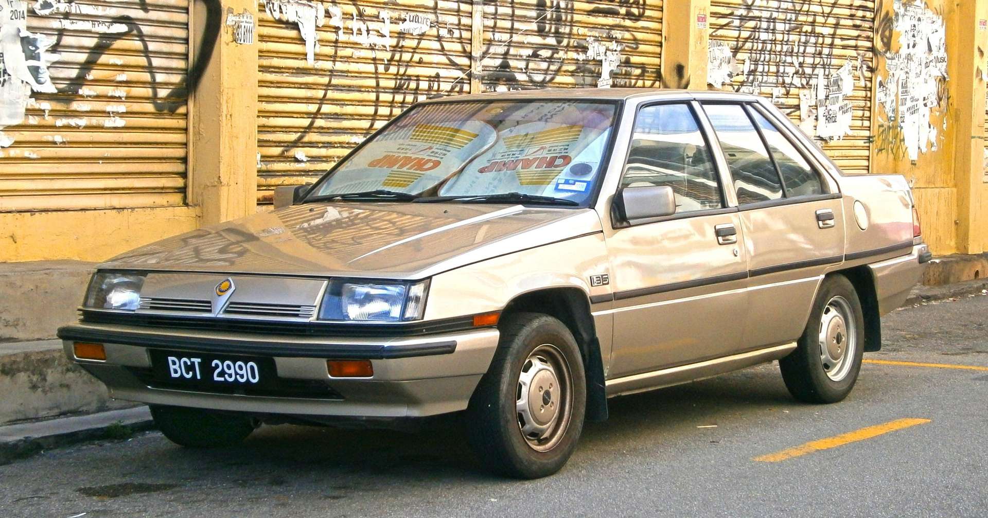 Proton Saloon Aeroback 1.3 i 75 HP