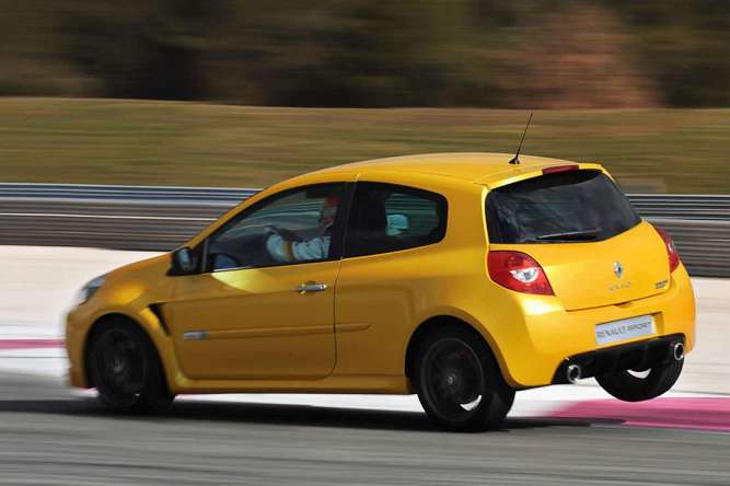 Renault Clio III 1.6 i 16V 110 HP AT