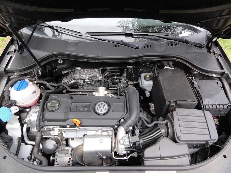 Volkswagen Passat (B7) 1.4 TSI (122Hp)