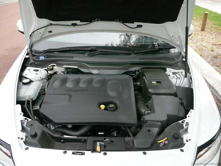 Volvo V40 II 1.6 MT (180 HP)