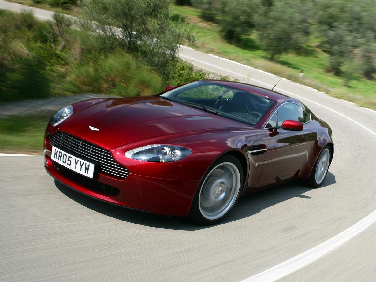 Aston Martin V8 Vantage (2005) 4.3 i V8 32V 385