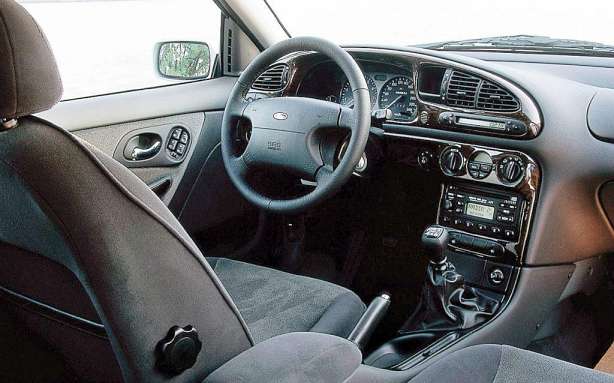 Ford Mondeo I Hatchback 2.0 i 16V 136 HP
