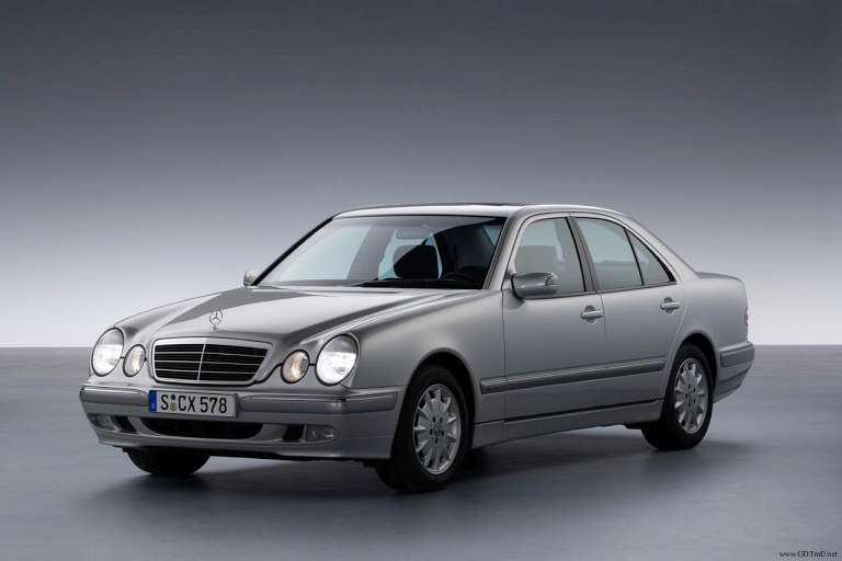 Mercedes-Benz E-klasse (W210) E 300 D 210.020 136 HP