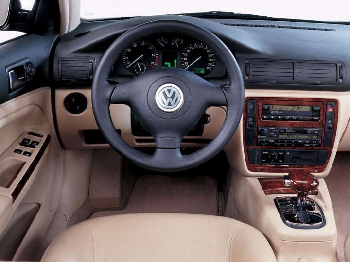 Volkswagen Passat (B5) 2.3 VR5 Syncro 150 HP